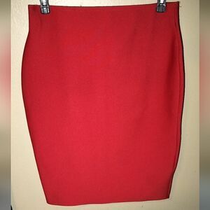 It's NWOT 1X red knee length skirt